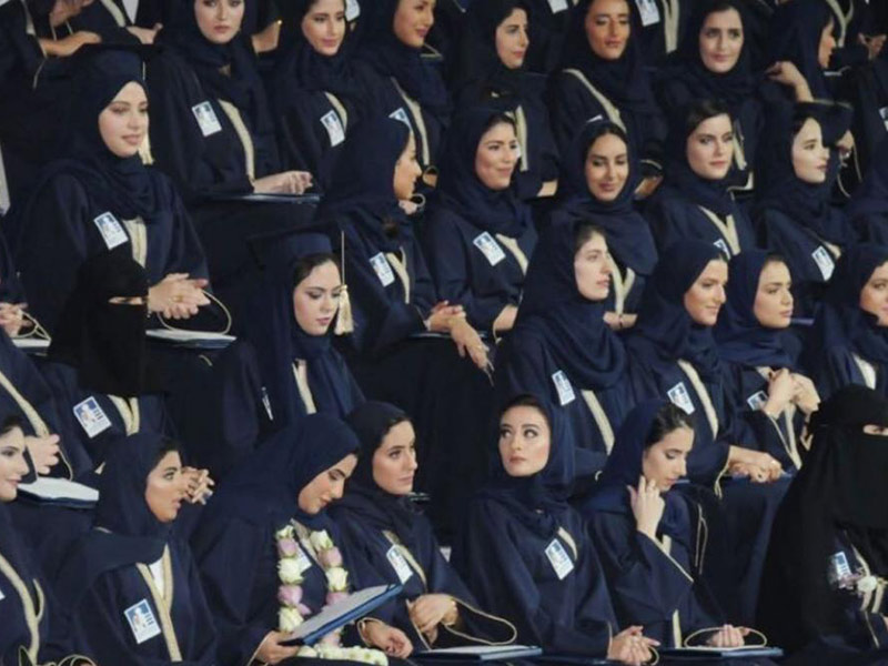 رجل يتعرى ويقتحم مدرسة للبنات في مكة المكرمة!